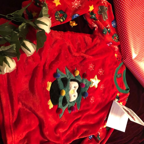 Fluffy PJ Christmas Shirt 🎄🐧🎅 - Picture 4 of 4
